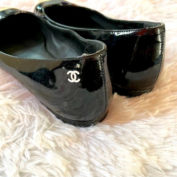 CHANEL Coco Chanel Black Patent Leather Cap-Toe CC Ballet Flats Size 38 Euro - Picture 2 of 6